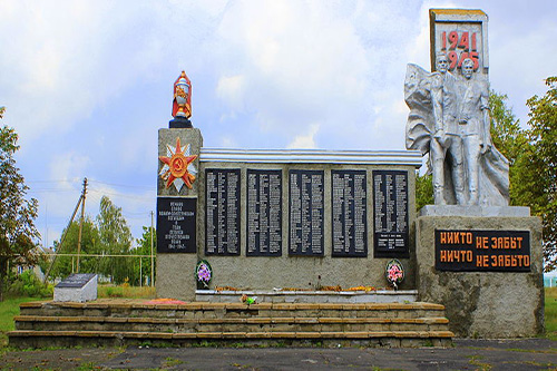 Massagraf Sovjetsoldaten & Oorlogsmonument Svobodne