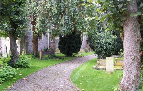 Oorlogsgraf van het Gemenebest All Saints Churchyard