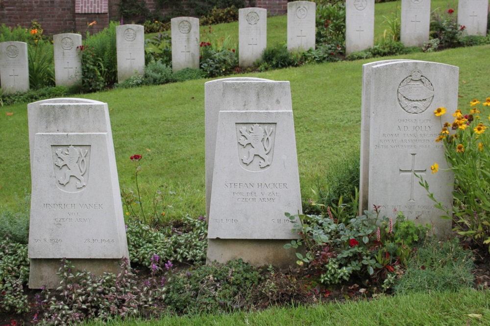 Commonwealth War Graves Cassel #5