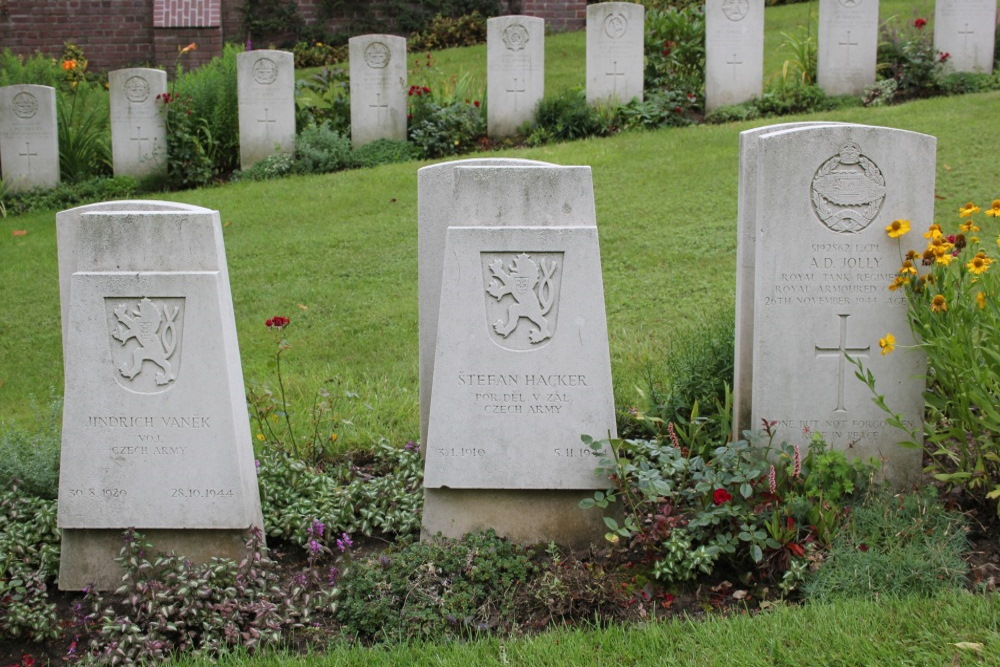 Oorlogsgraven van het Gemenebest Cassel #5