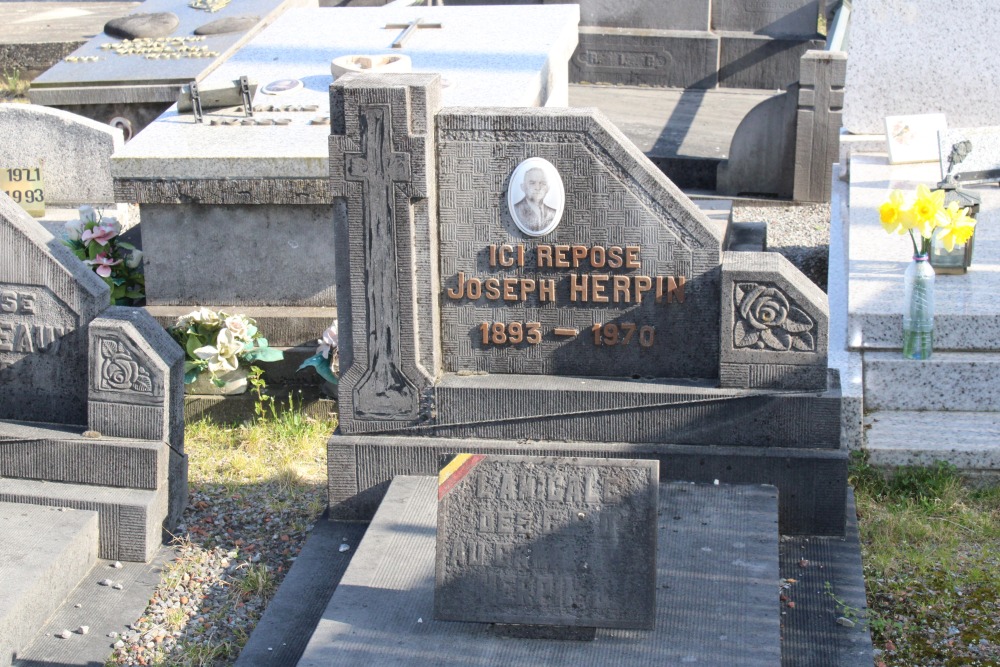 Belgian Graves Veterans Enines #4