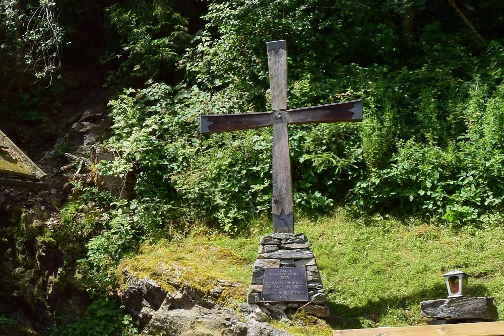 Remembrance Cross Uderns