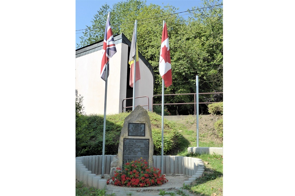 Monument Botsing Halifax LV923 met Lancaster ND767 #1