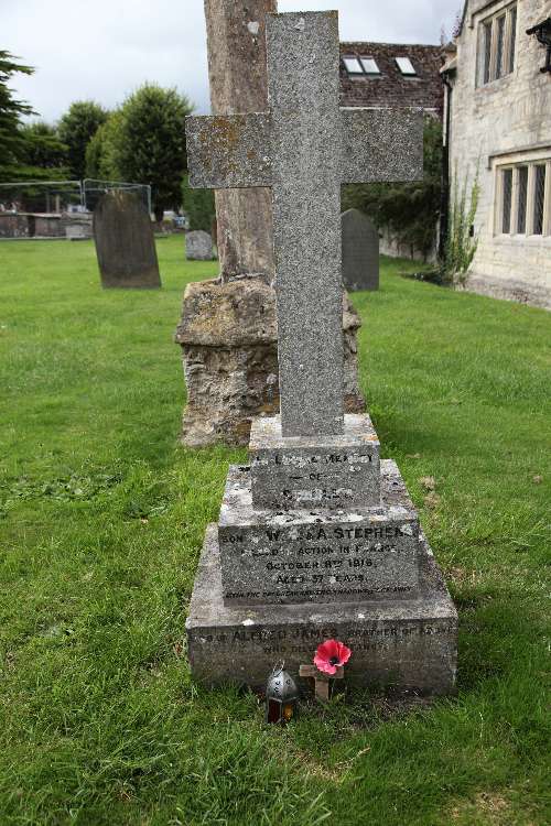 Oorlogsgraven van het Gemenebest Cricklade Churchyard #1