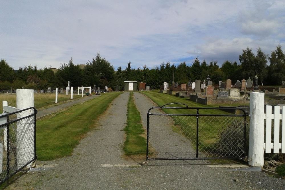 Commonwealth War Graves Clinton Cemetery