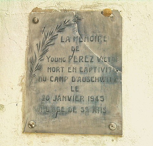 Gedenkteken Young Perez Victor #1