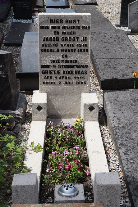 Dutch War Graves Municipal Cemetery Edam #4