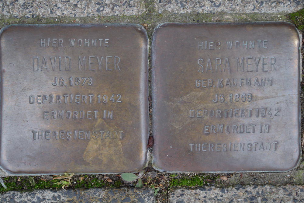 Stolpersteine Am Adenauerpark 44