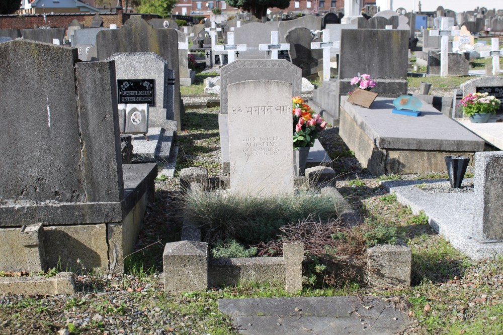 Commonwealth War Graves La Louvire #5