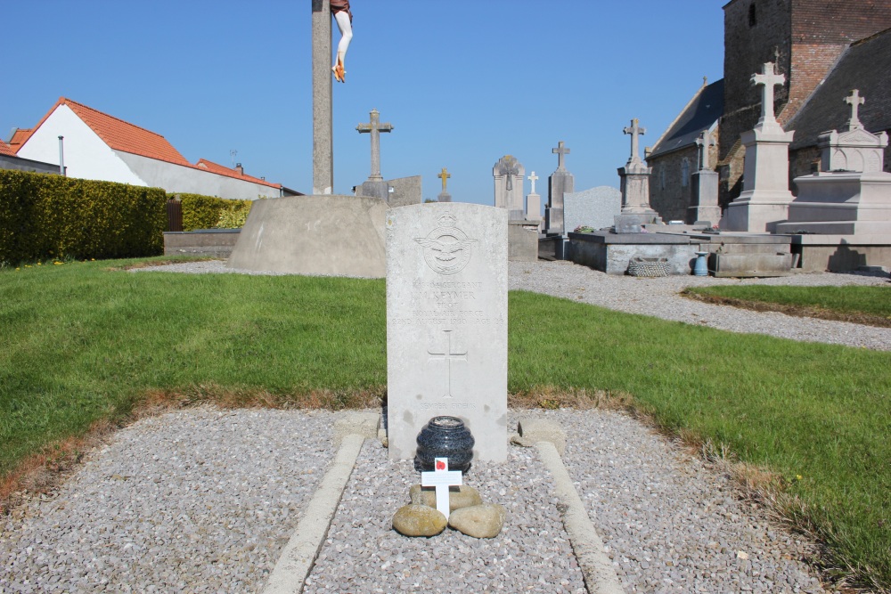 Commonwealth War Grave Bazinghen #2
