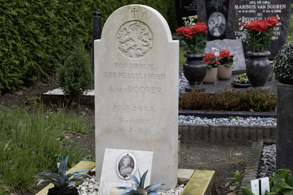 Dutch War Graves Roman Catholic Cemetery Zuylen Breda #3