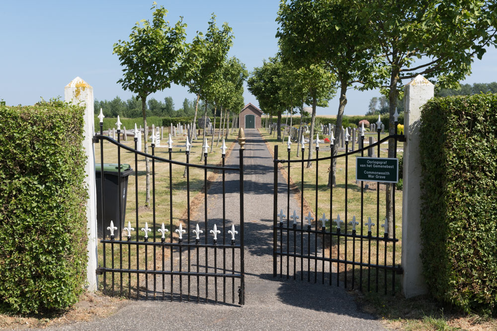 Commonwealth War Grave Wilhelminadorp #3