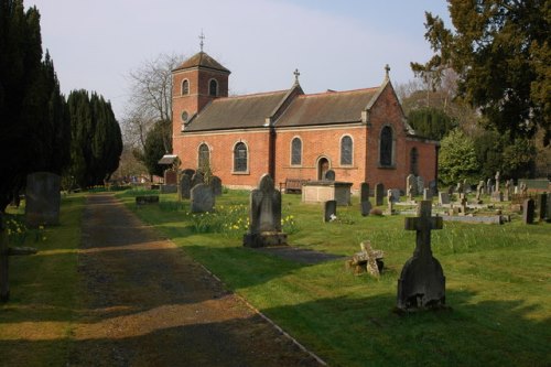 Oorlogsgraf van het Gemenebest St. Peter Churchyard