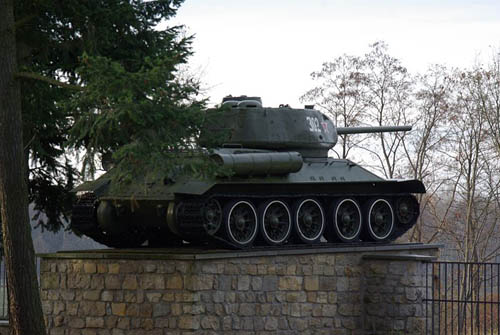 T-34/85 Tanks Sovjet Oorlogsbegraafplaats Baruth #2