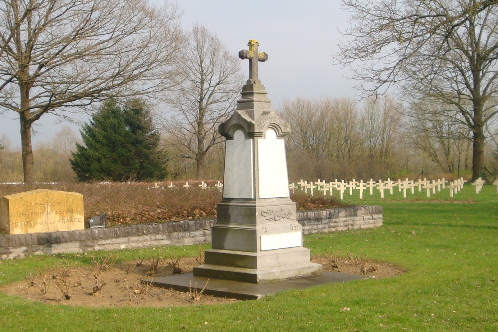 Frans Monument Oorlogsbegraafplaats Virton Bellevue