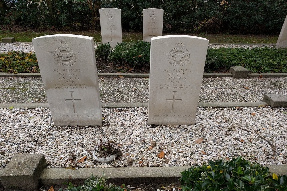 Commonwealth War Graves General Cemetery Ouddorp #1