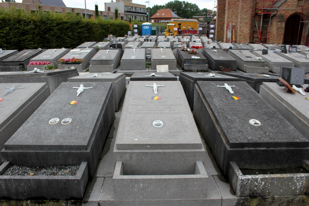 Belgian Graves Veterans Houthulst #2