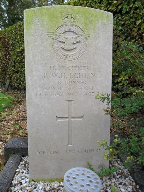 Commonwealth War Grave Piershil #1