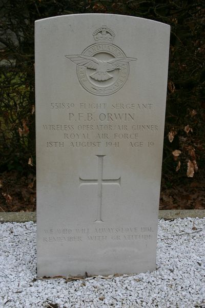 Commonwealth War Graves General Cemetery Haren #3