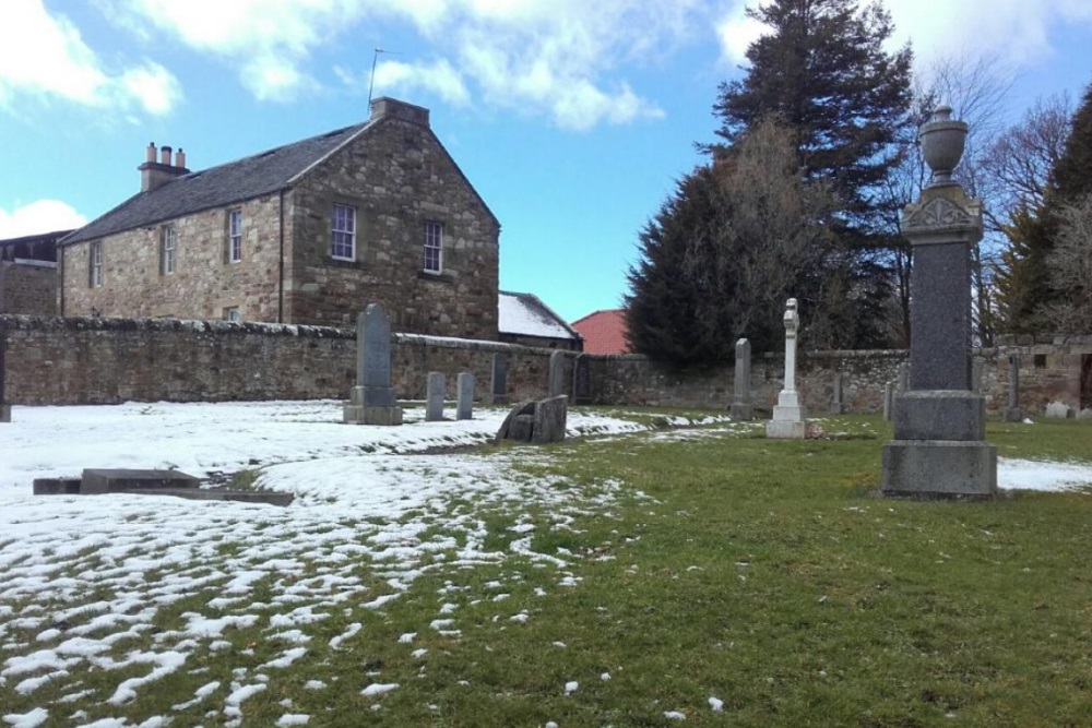 Commonwealth War Graves Ormiston Old Churchyard