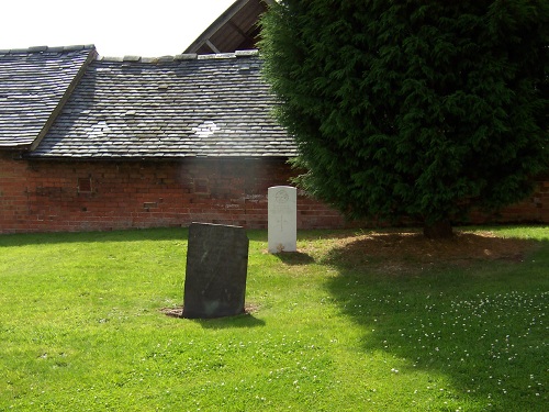 Commonwealth War Graves St. Michael Churchyard #1