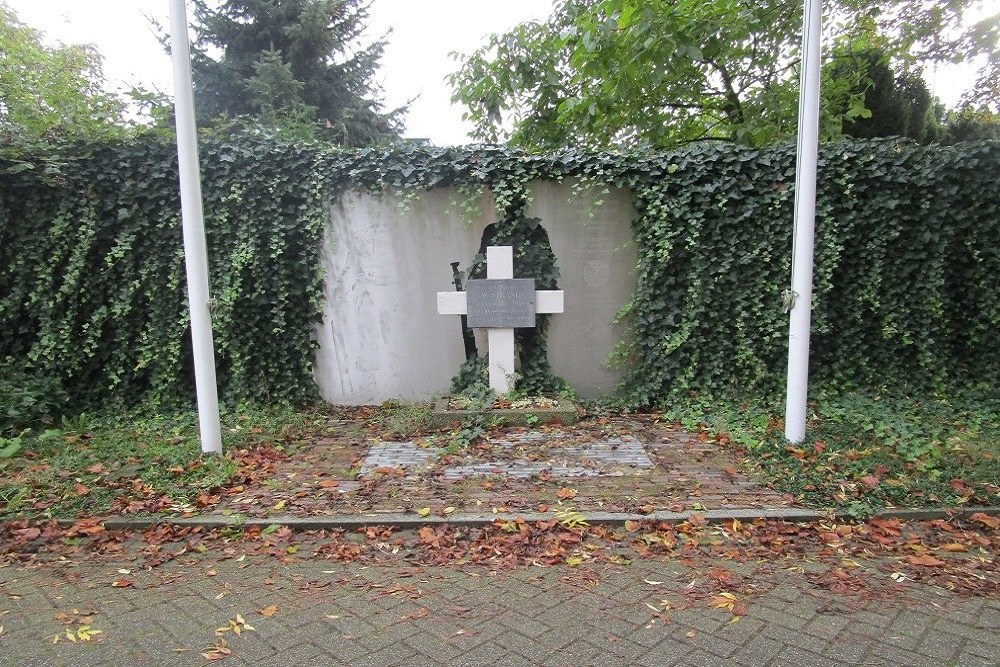 Memorial Private Walter Strang Hoevelaken #1