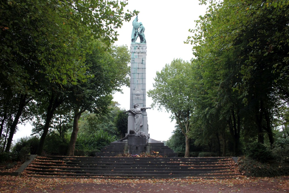 Monument Verdedigers Fort de Loncin