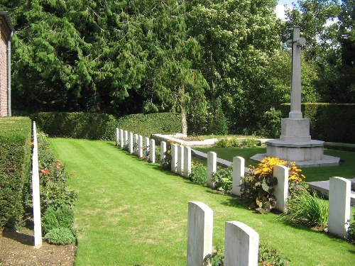 Oorlogsgraven van het Gemenebest Fréchencourt #1