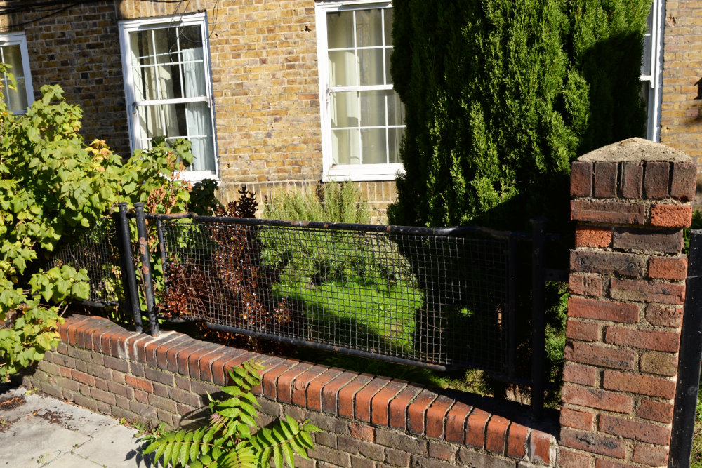 Stretcherbed Fences Hankey Place #2