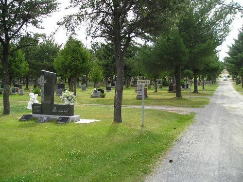 Commonwealth War Grave St. Sauveur Cemetery