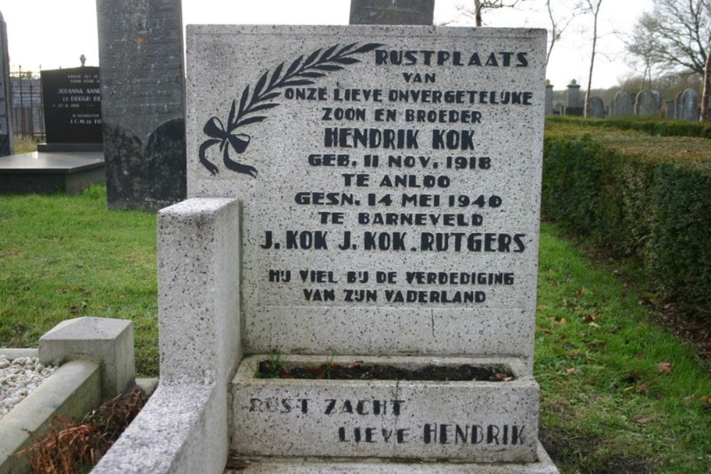 Nederlandse Oorlogsgraven Algemene Begraafplaats Zuidlaren