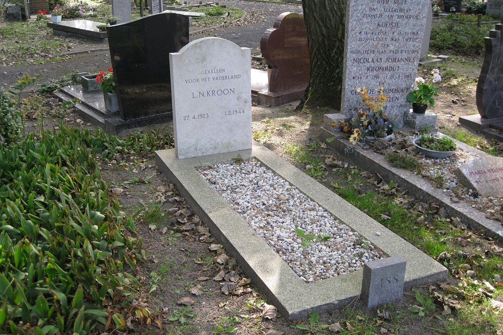 Nederlandse Oorlogsgraven Nederlands Hervormde Begraafplaats Duinhof Lisse #2