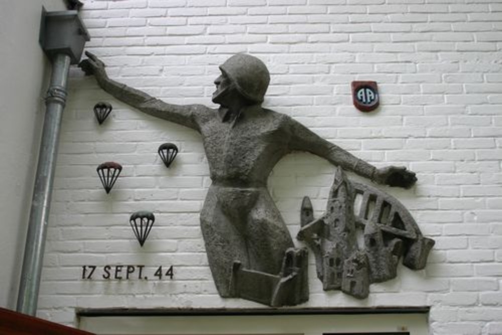 Airborne Monument Heilig Landstichting #2