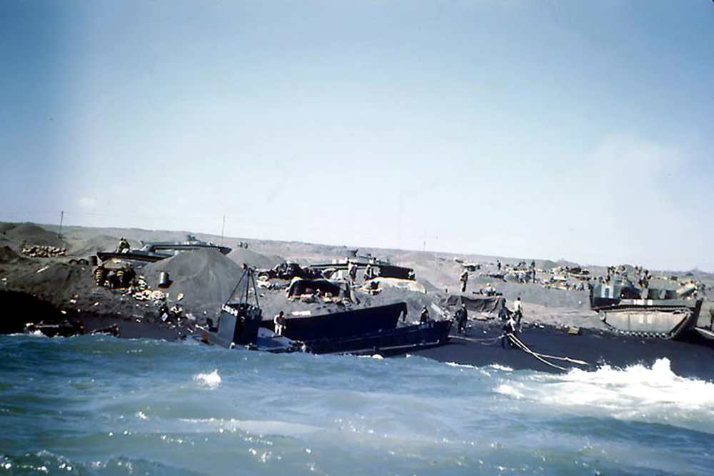 Invasiestrand Iwo Jima #1