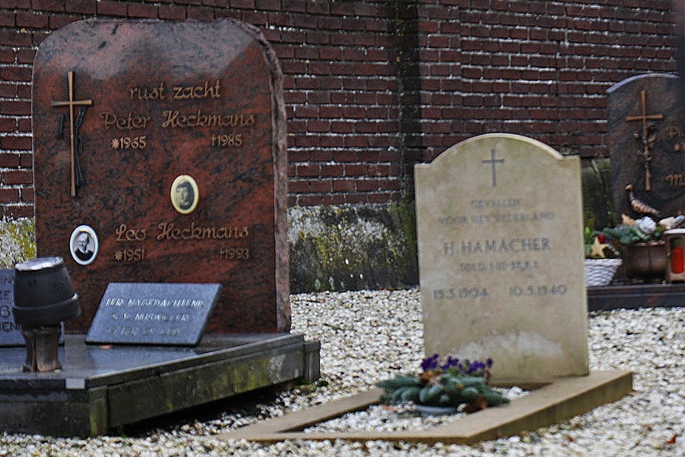 Dutch War Grave Roman Catholic Cemetery Nijswiller #4