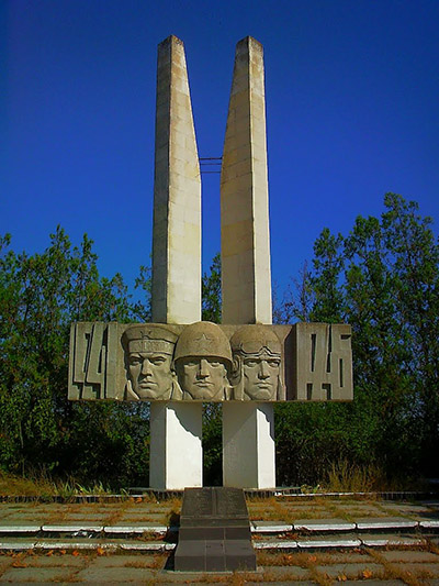 Mass Grave Soviet Soldiers Kholmivka #1