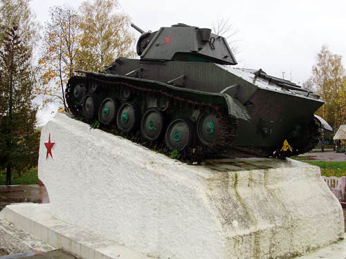 Bevrijdingsmonument (T-70 Tank) Yezyaryshcha #3