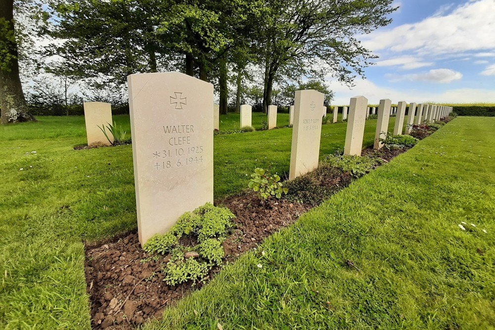 Commonwealth War Cemetery Fontenay-le-Pesnel #5
