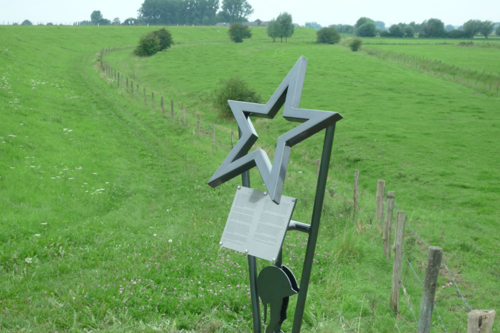 Crossroads Monument Heteren