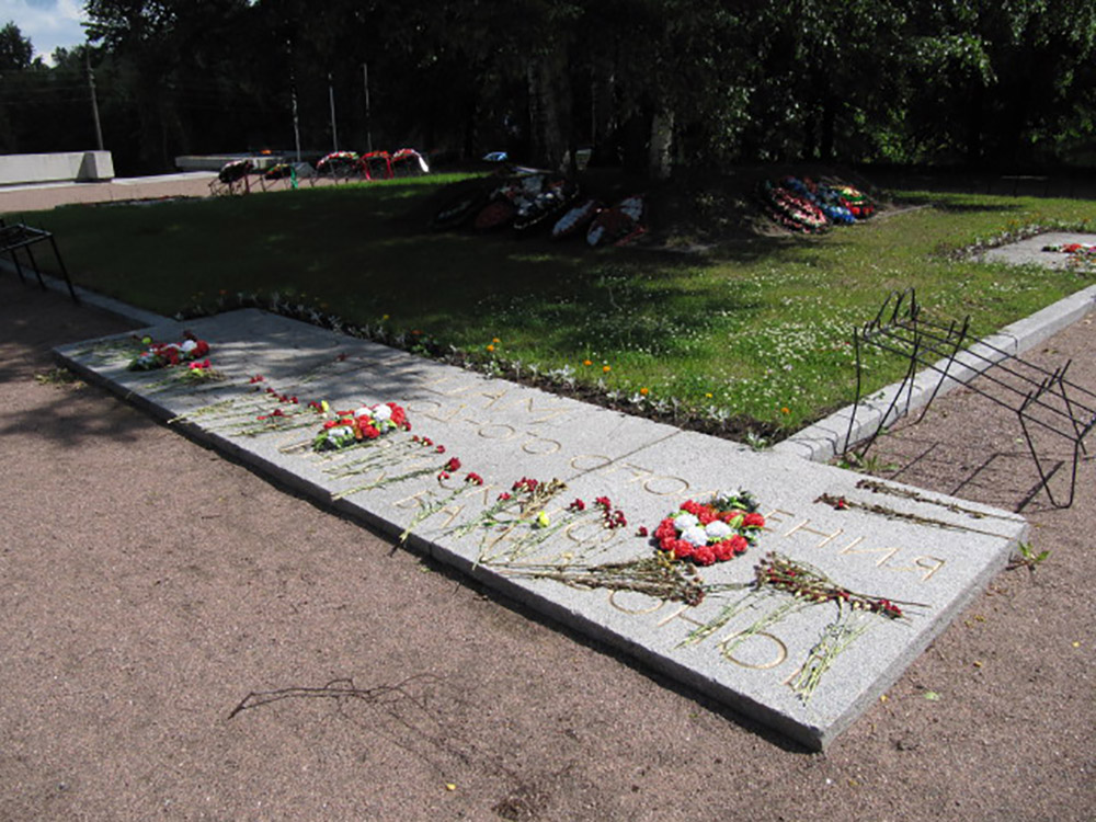 Massagraf Sovjet Soldaten Peterhof #4