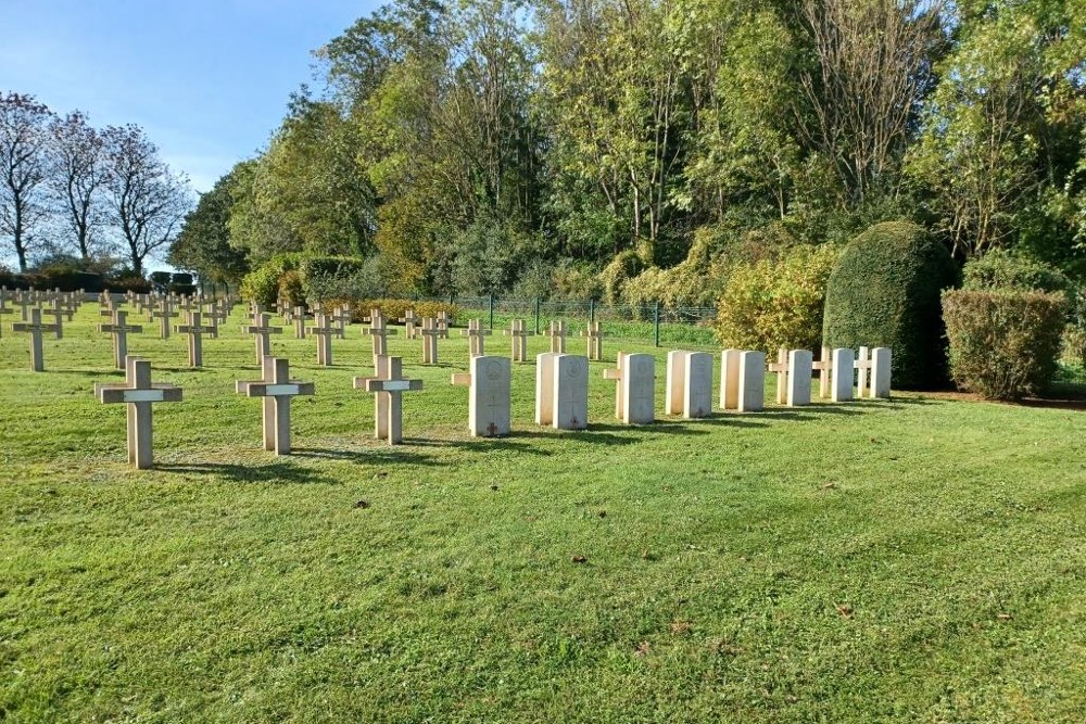 Franse Oorlogsbegraafplaats La Marfée #3