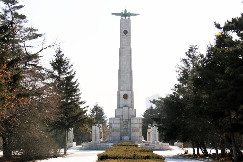 Mass Grave Soviet Airmen Changchun #1