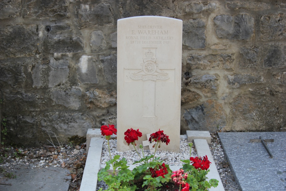 Commonwealth War Grave Lives-sur-Meuse #3