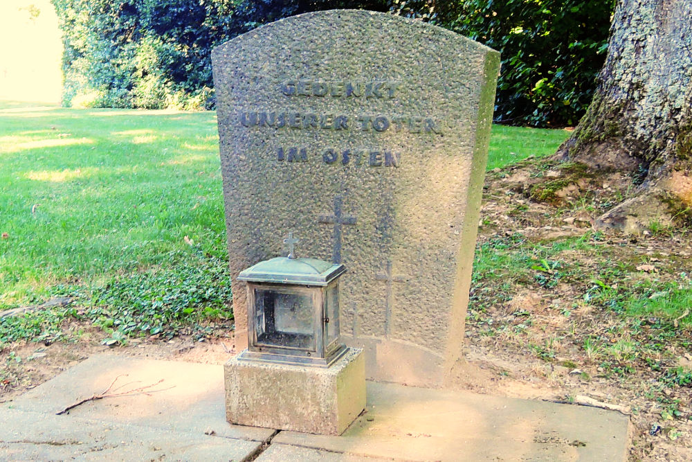 Monument Slachtoffers Verdrijving Uit Het Oosten #2