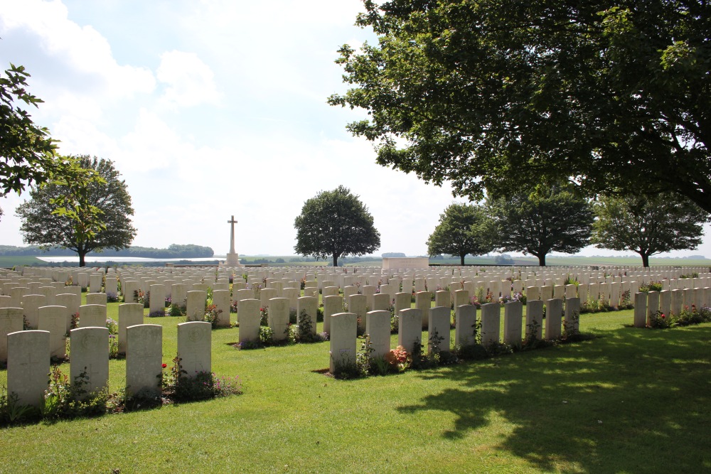 Commonwealth War Cemetery Gouzeaucourt New #4