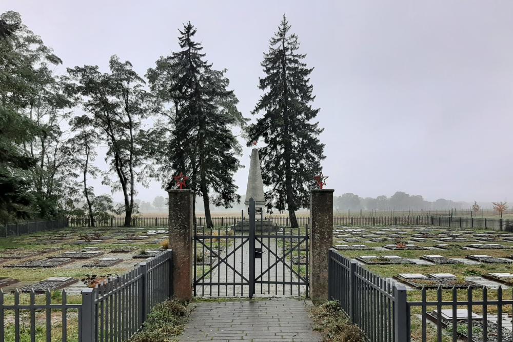 Sovjet Oorlogsbegraafplaats Brielow