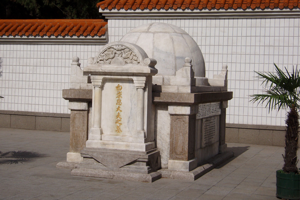 Grave Norman Bethune