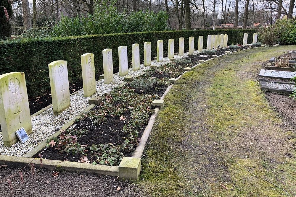 Commonwealth War Graves Municipal Cemetery 't Groenedael  Almelo #1