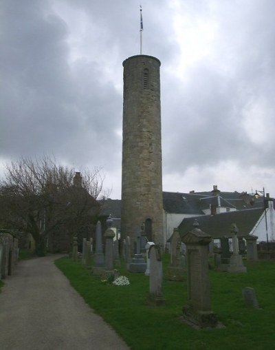 Oorlogsgraven van het Gemenebest Abernethy Parish Churchyard