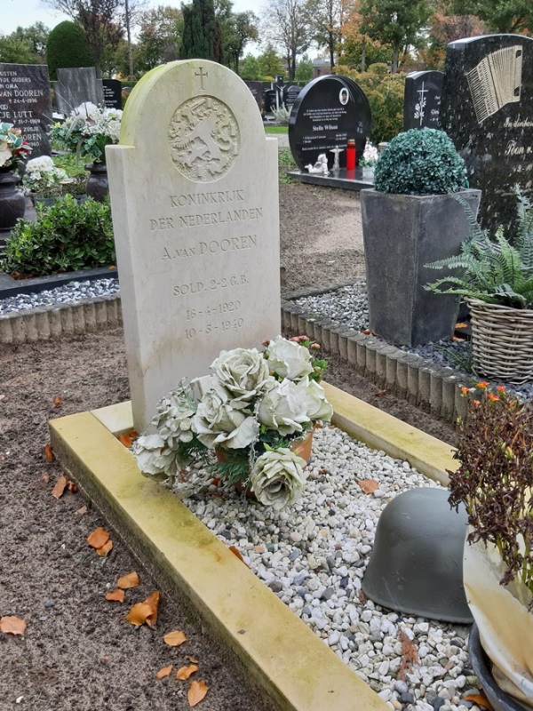 Nederlandse Oorlogsgraven Rooms Katholieke Begraafplaats Zuylen Breda #3